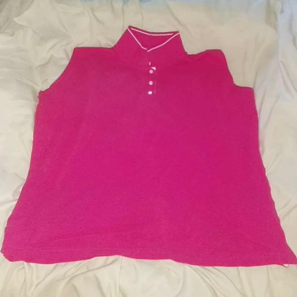 Sleeveless golf shirt